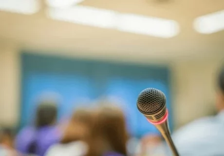 Apa Itu Public Speaking? Kenali Cara dan Manfaatnya!