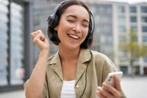 Penggunaan Aplikasi Streaming Musik Berdasarkan Hasil Survei