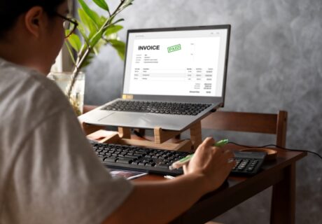 Mengapa Invoice Online Lebih Menguntungkan daripada Invoice di Excel?