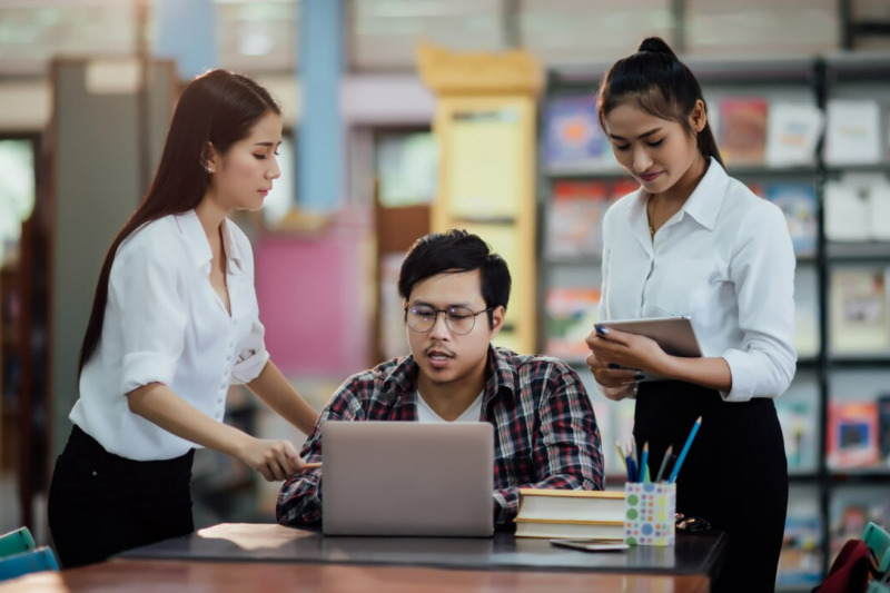 9 Tips Sidang Skripsi Lancar & Sukses, Mahasiswa Wajib Tahu!