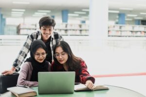 7 Mitos tentang Skripsi, Bisa Bikin Mahasiswa Stres!