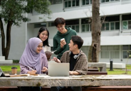 10 Motivasi Kuliah S2 yang Bisa Membantu Ambil Keputusan