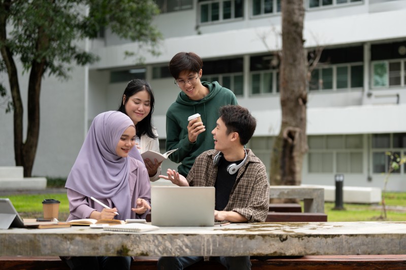 10 Motivasi Kuliah S2 yang Bisa Membantu Ambil Keputusan