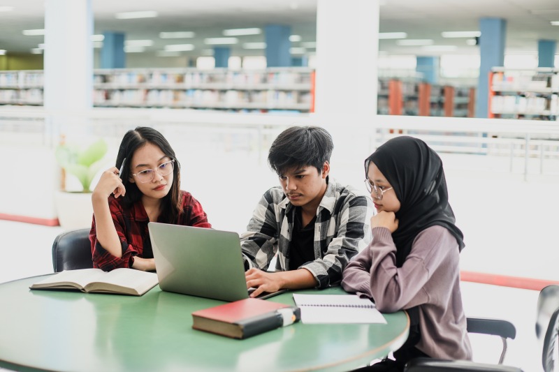 7 Rekomendasi Situs Online Mencari Referensi Judul Skripsi
