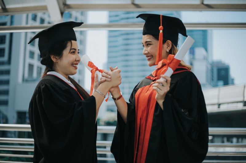 10 Keunggulan Memiliki Gelar Magister S2 untuk Karier