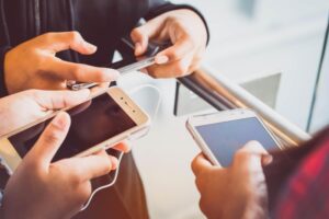 5 Aplikasi HRIS Terbaik untuk Absensi hingga Payroll Otomatis!