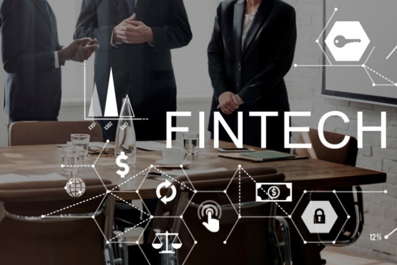 7 Manfaat Utama Riset Perbankan dan Fintech di Era Digital