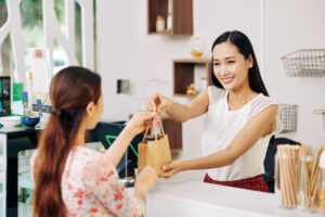 Loyalitas Pelanggan: Pengertian, Faktor dan Tips Mempertahankannya