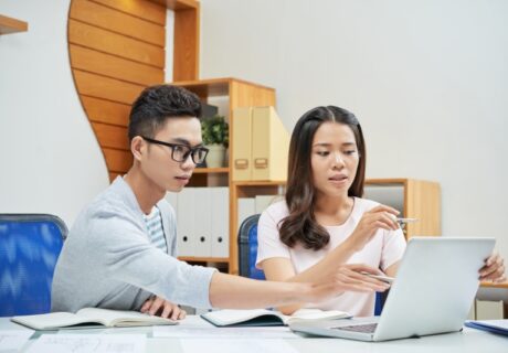 Penelitian Kuantitatif: Pilih Kuesioner atau Wawancara?